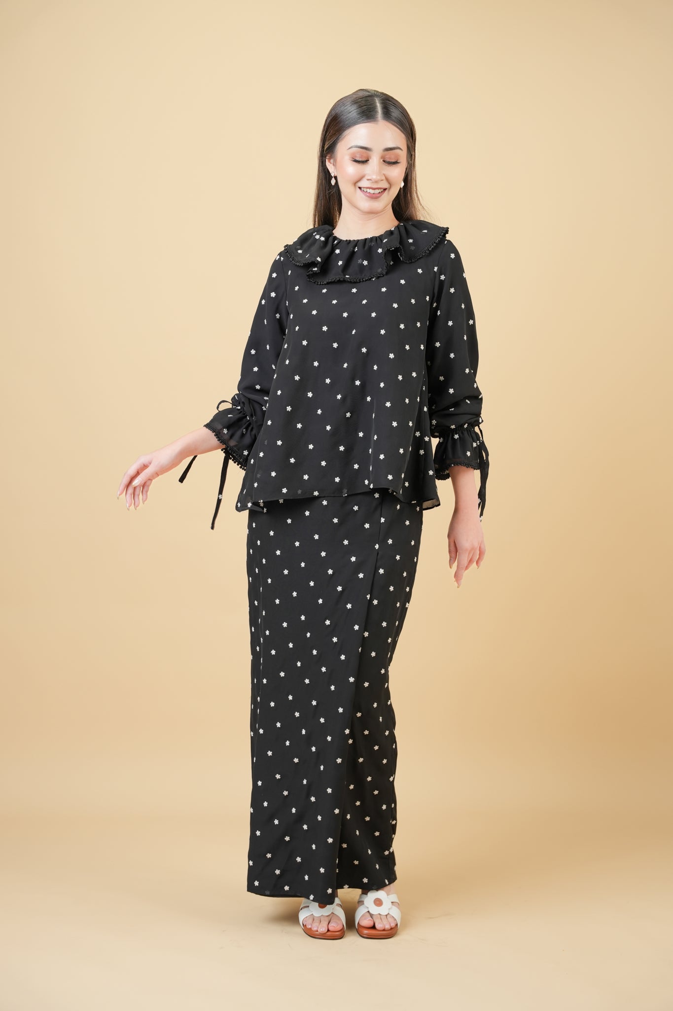 Aishah Floral Kurung in Black