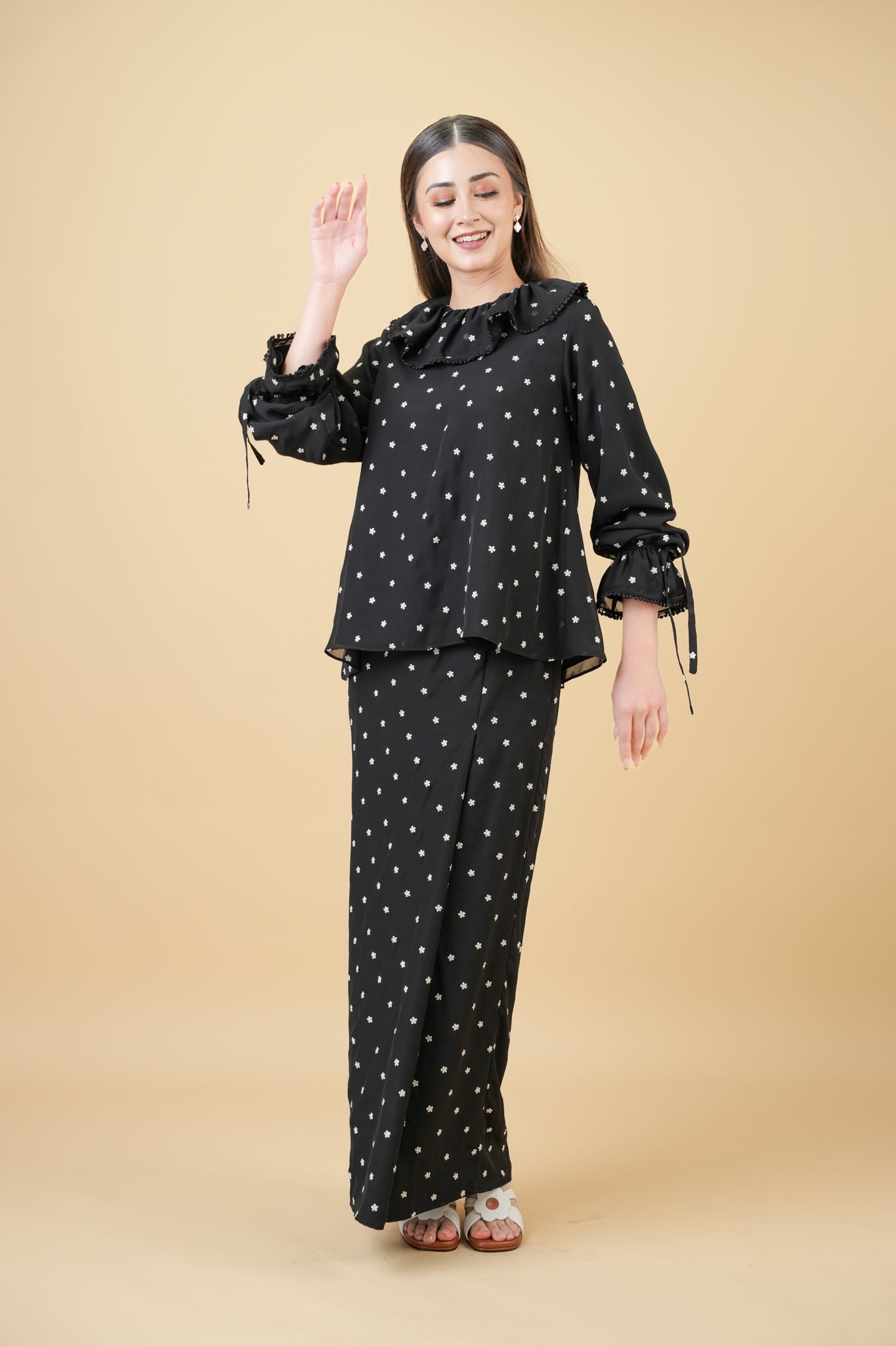 Aishah Floral Kurung in Black