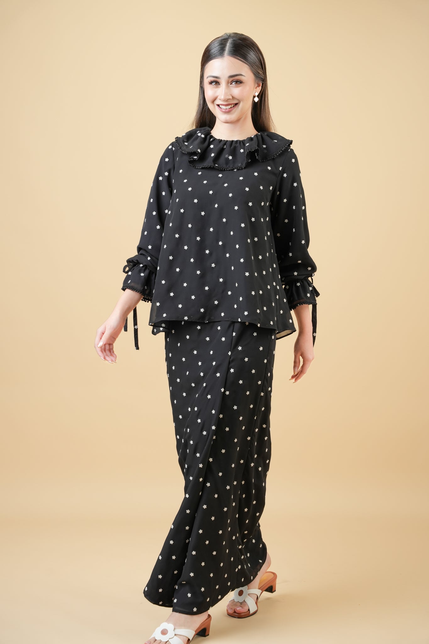 Aishah Floral Kurung in Black