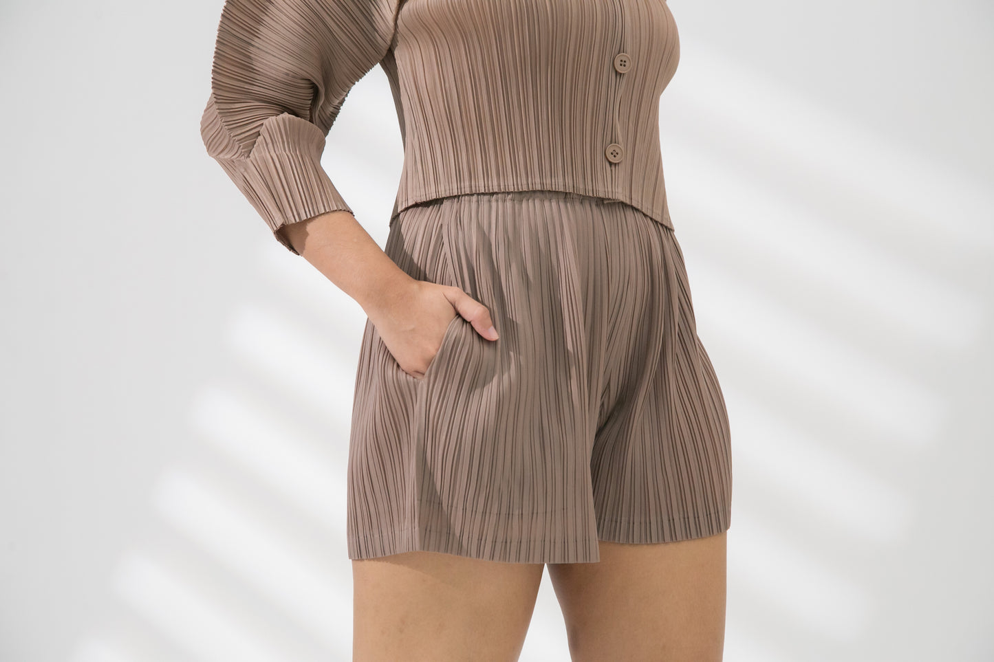 Mia Shorts in Brown