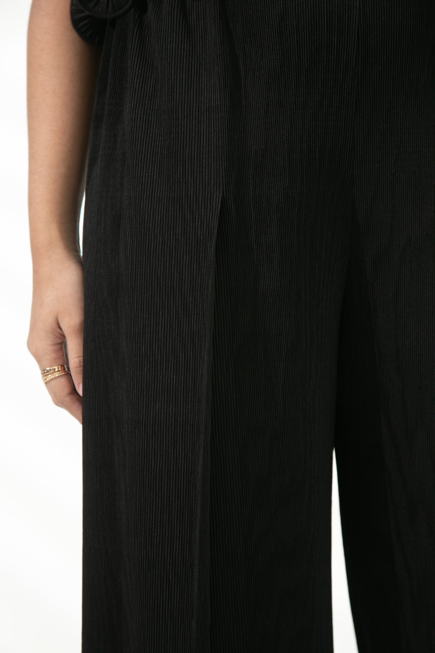 Mardee Pleated Pants in Red / Black
