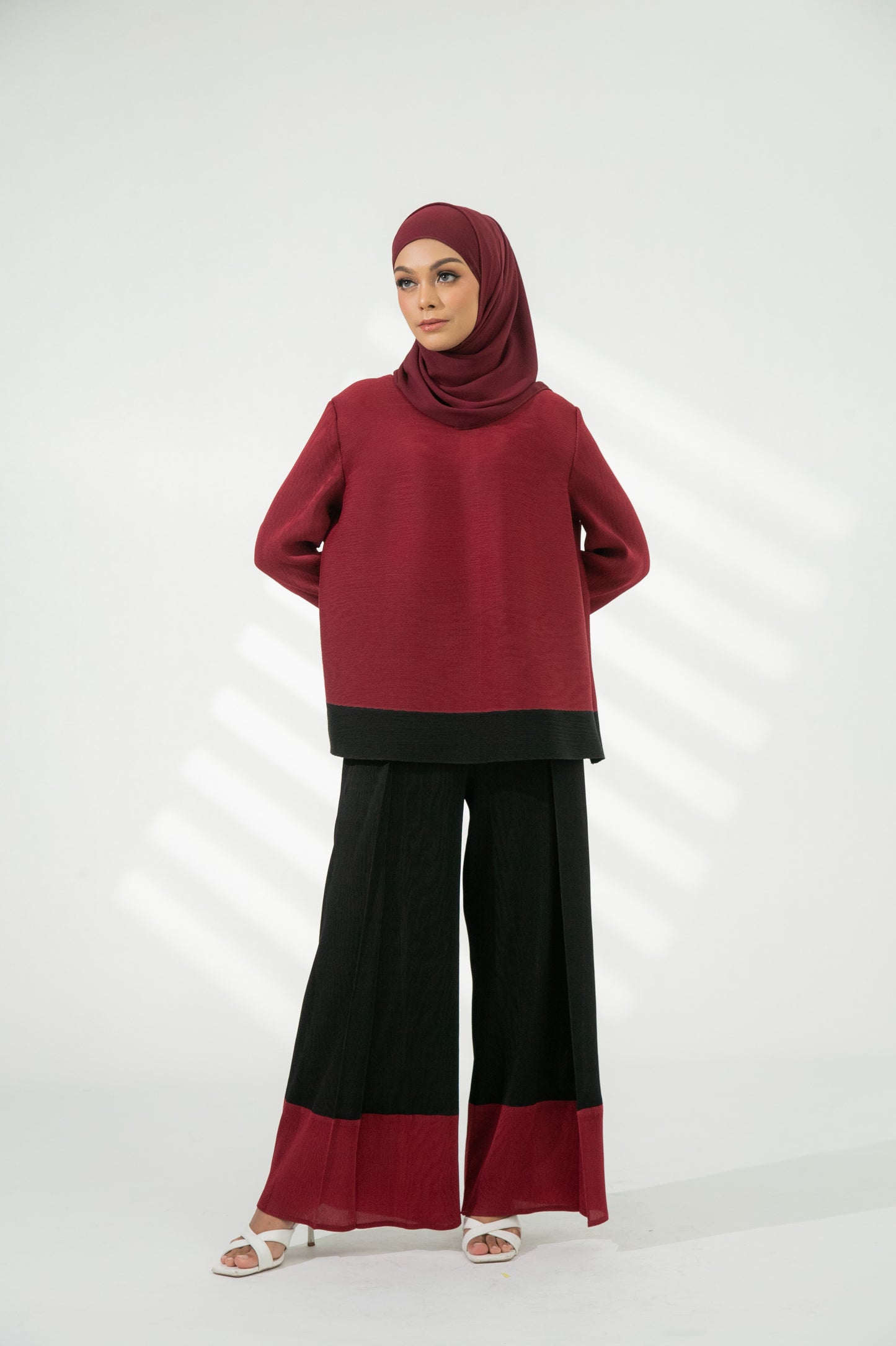 Mardee Pleated Pants in Red / Black