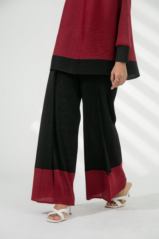 Mardee Pleated Pants in Red / Black