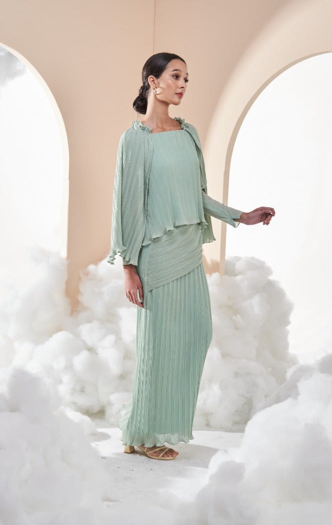 Amelia Kurung