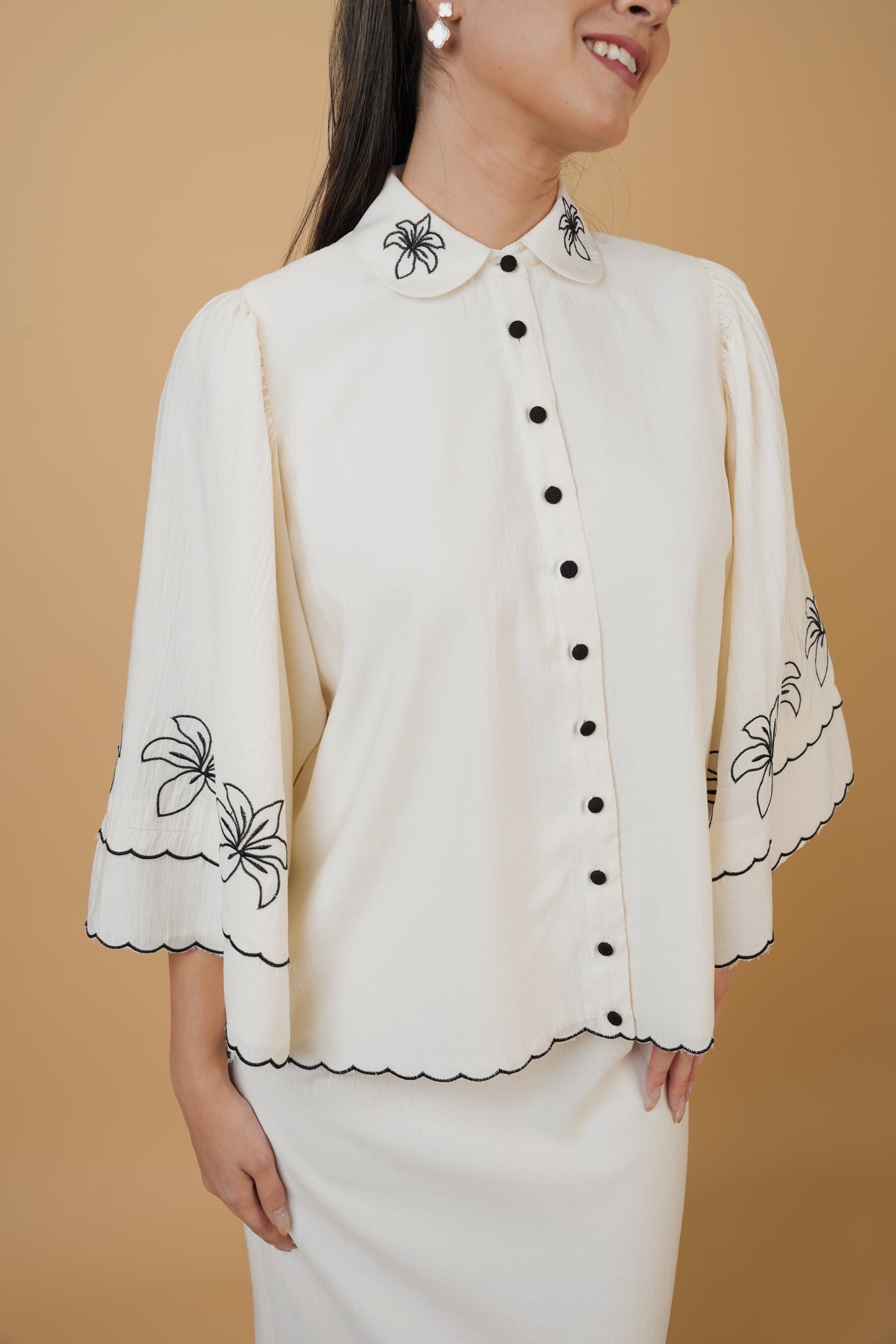 Alya Kurung Embroidery in White