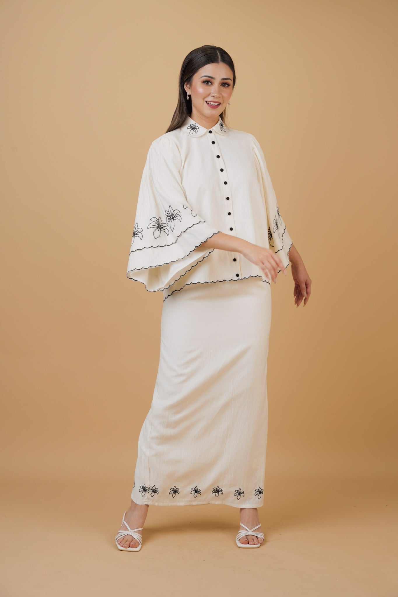 Alya Kurung Embroidery in White