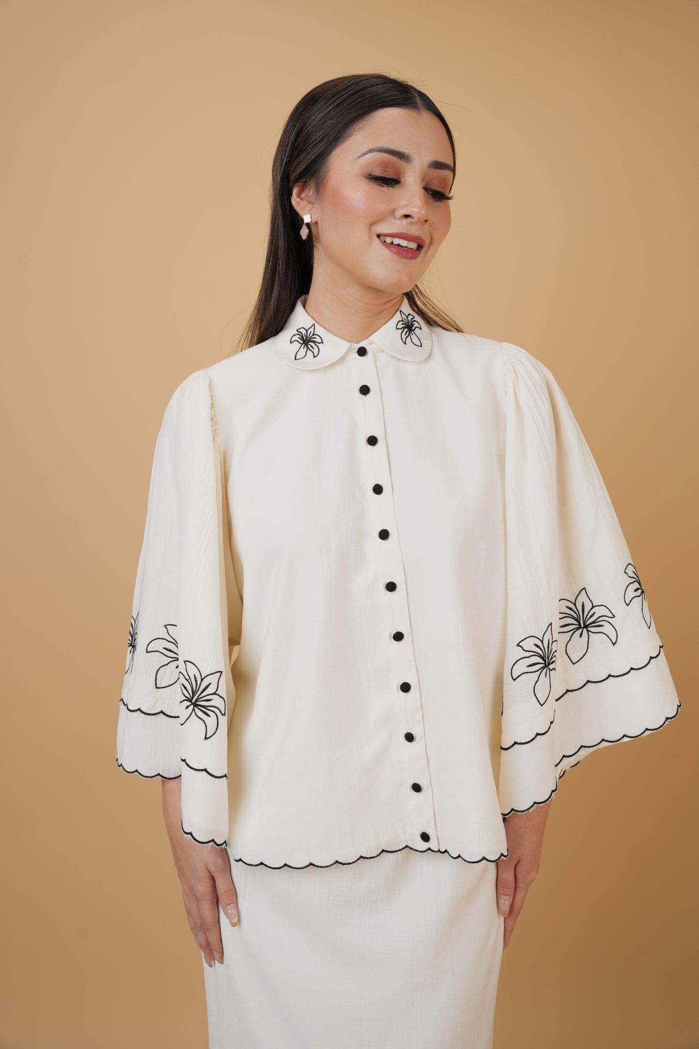 Alya Kurung Embroidery in White