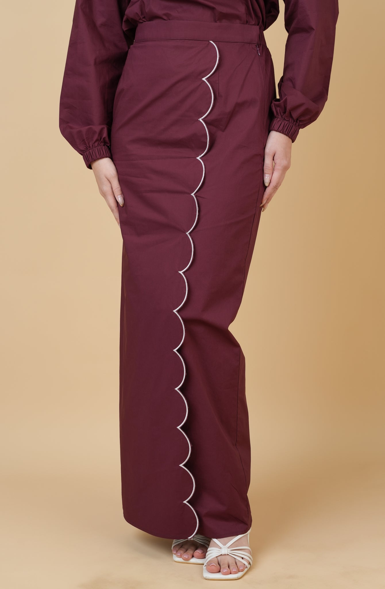 Jannah Scallop Kurung in Maroon