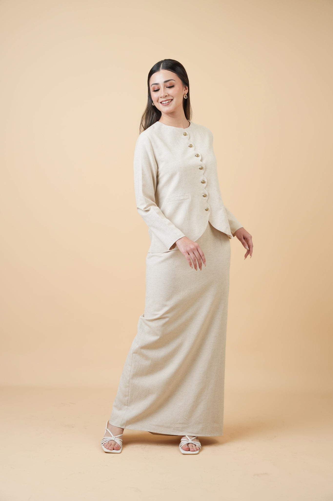 Nadi Scallop Linen Kurung in Beige